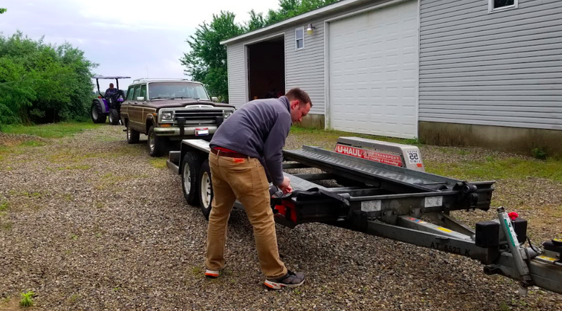 Illustration for article titled What It Was Like Towing a Free Jeep Grand Wagoneer With the 2020 Jeep Gladiator